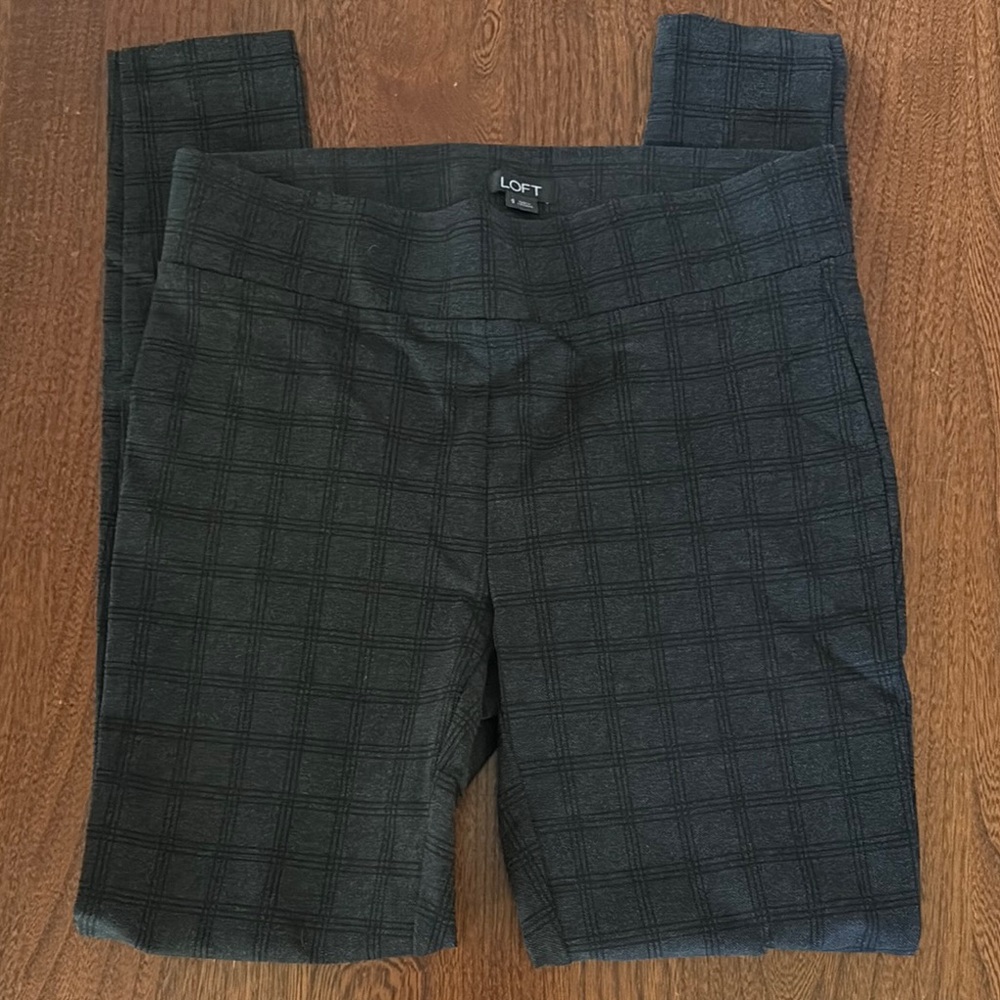 LOFT Gray and Black Plaid Pull On Pants/Leggings Small